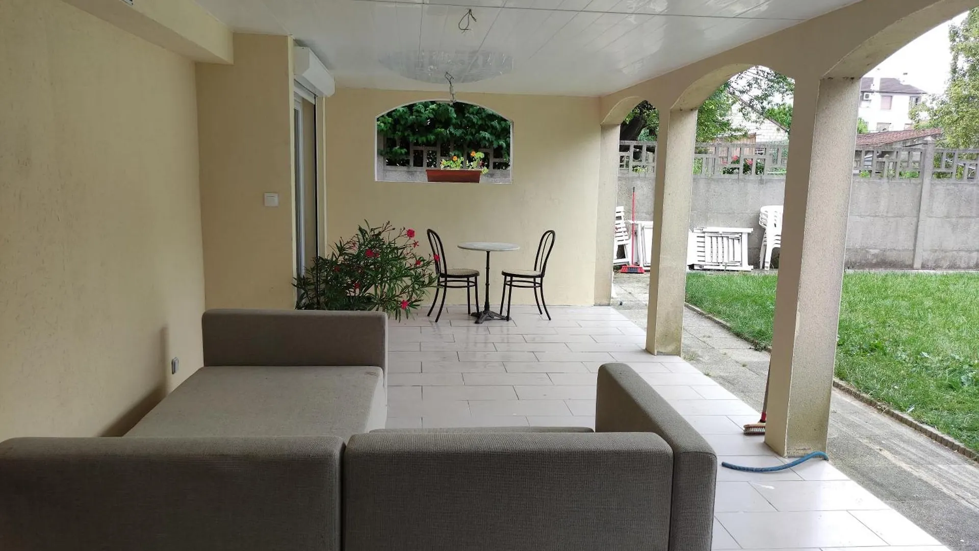 Deux Pieces Calme Sur Jardin Apartment Valenton